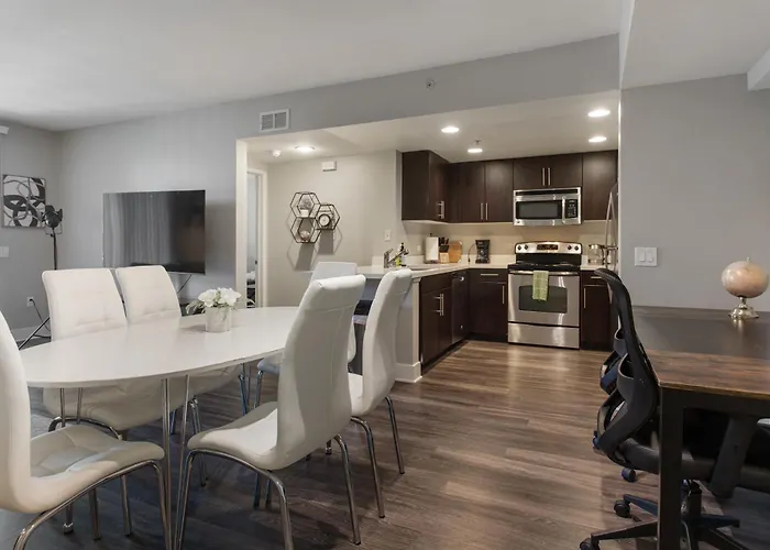 Modern Santa Monica 2Bedrooms With Jacuzzi &Parking