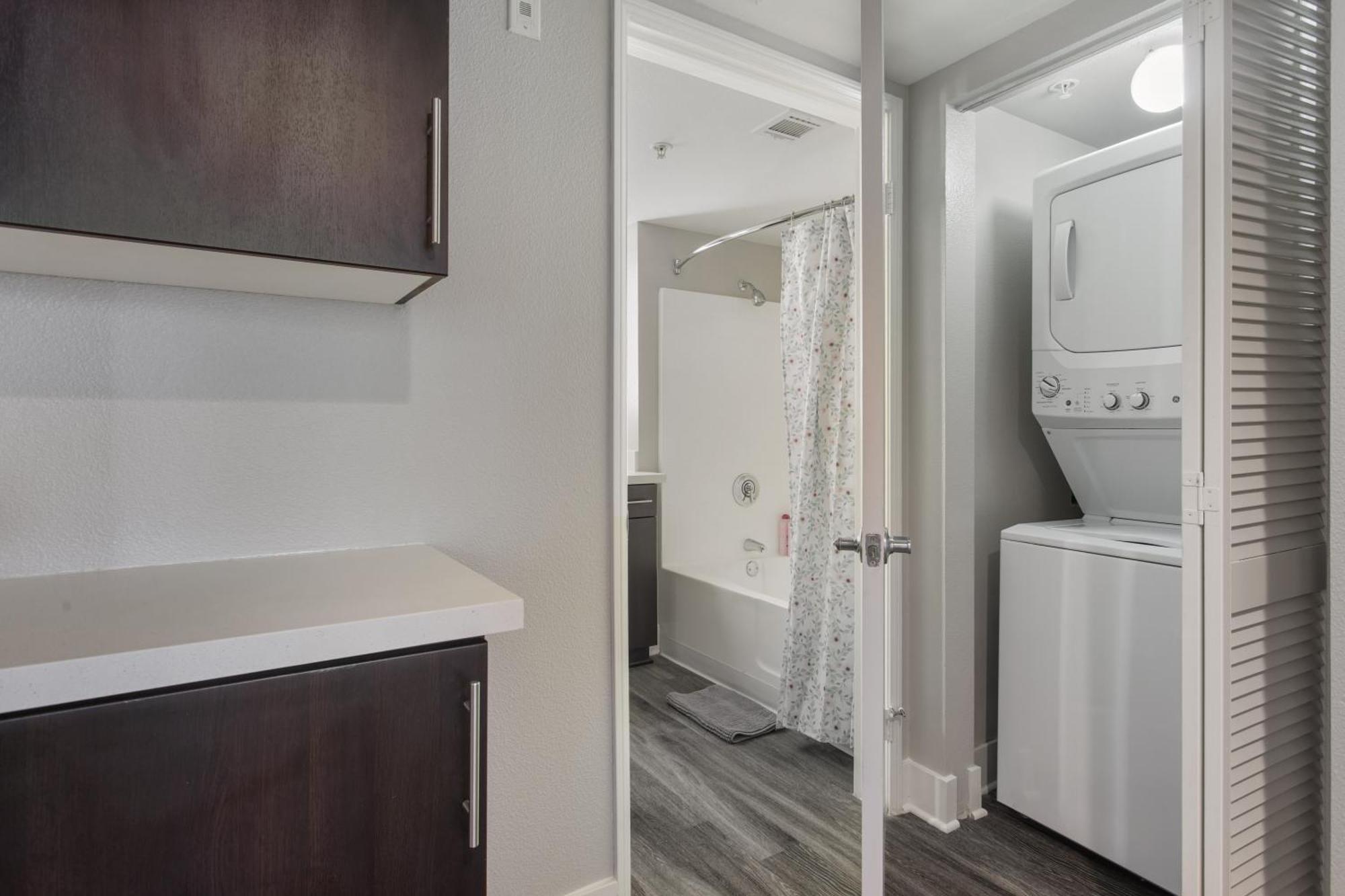 Modern 2bedrooms With Jacuzzi &parking *