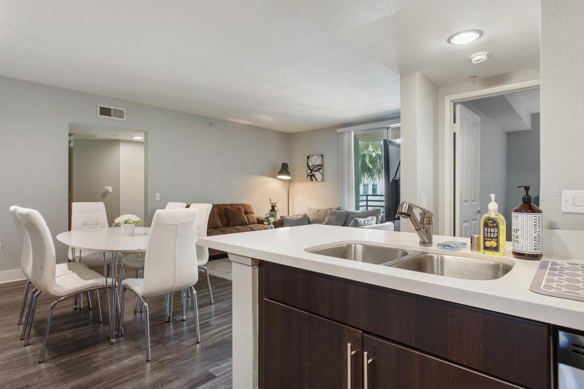 Modern 2bedrooms With Jacuzzi &parking