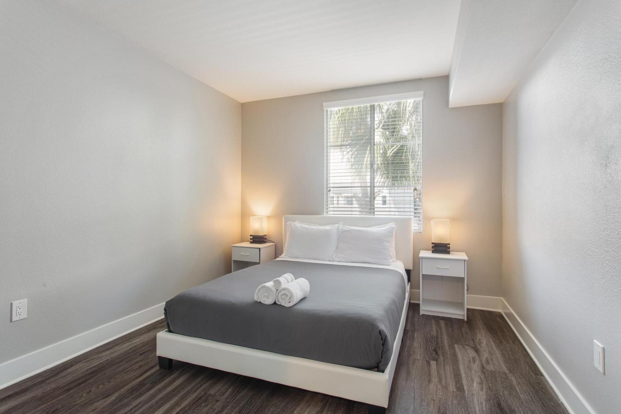 Modern 2bedrooms With Jacuzzi &parking Capsule hotel