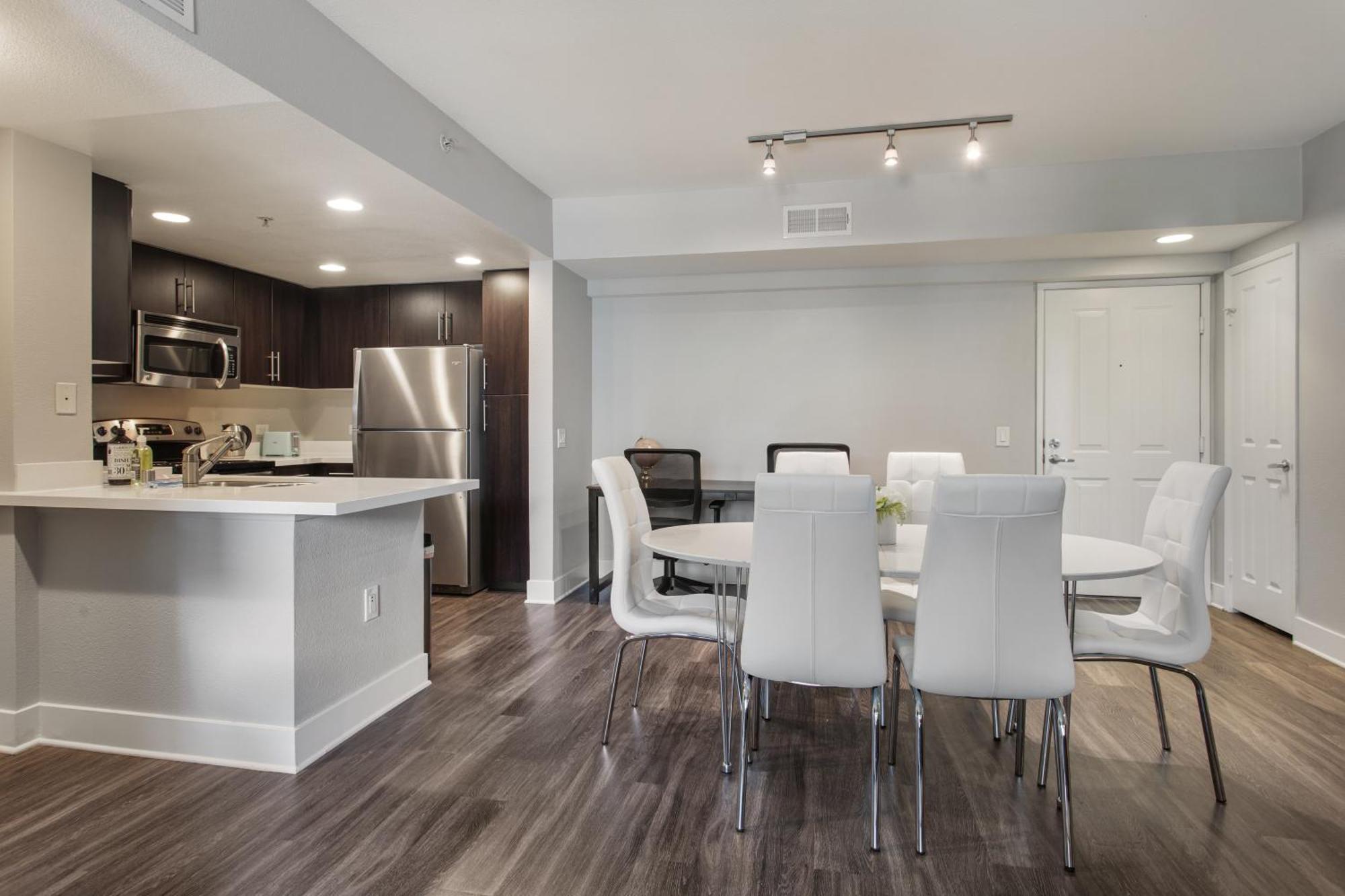Modern 2bedrooms With Jacuzzi &parking Capsule hotel Santa Monica