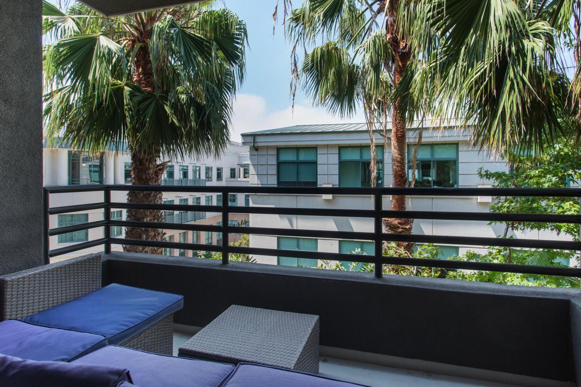 Capsule hotel Modern 2bedrooms With Jacuzzi &parking